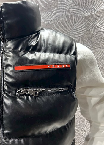 Prada Şişme Yelek - Görsel 4