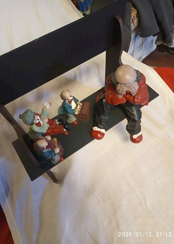 Korkmuş palyaçoyu, teselli eden müzisyenler kompozisyonu - Görsel 2