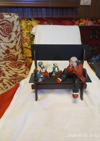 Korkmuş palyaçoyu, teselli eden müzisyenler kompozisyonu - Görsel 4