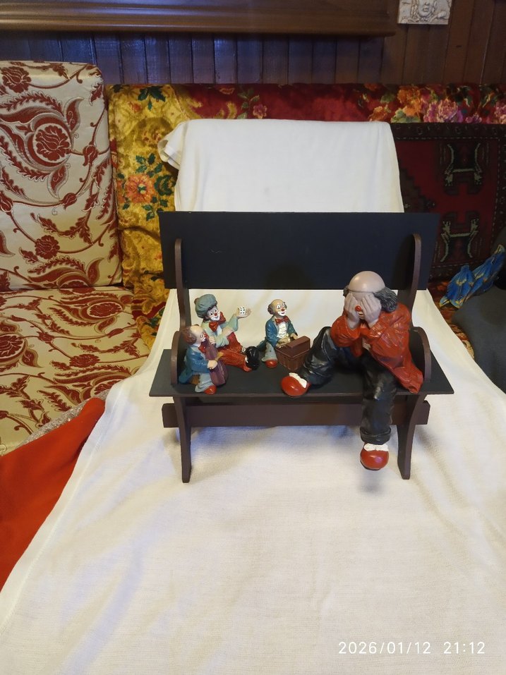 Korkmuş palyaçoyu, teselli eden müzisyenler kompozisyonu - Görsel 4