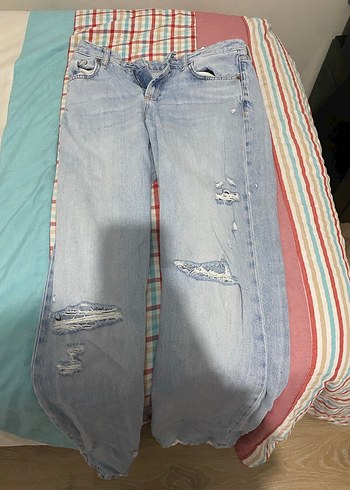 Bol Kesim Açık Mavi Yırtık Kot Pantolon - Görsel 2