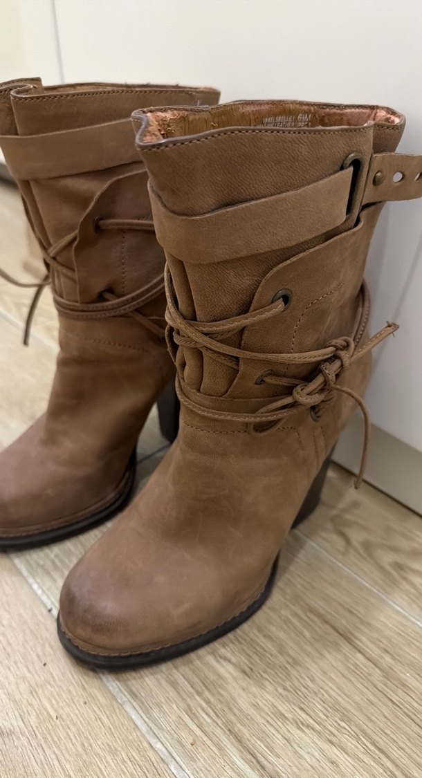 Bej Süet Dolgu Topuklu Kadın Bot - Görsel 2