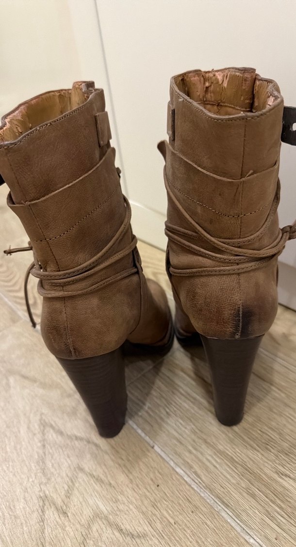 Bej Süet Dolgu Topuklu Kadın Bot - Görsel 3