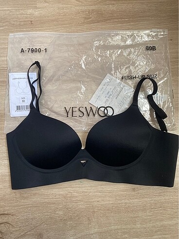 Yeswoo Desteksiz lazer kesim sütyen 80B