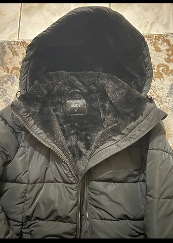 Siyah Kapüşonlu Kadın Kışlık Mont - Görsel 2