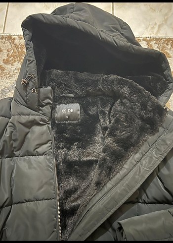 Siyah Kapüşonlu Kadın Kışlık Mont - Görsel 5
