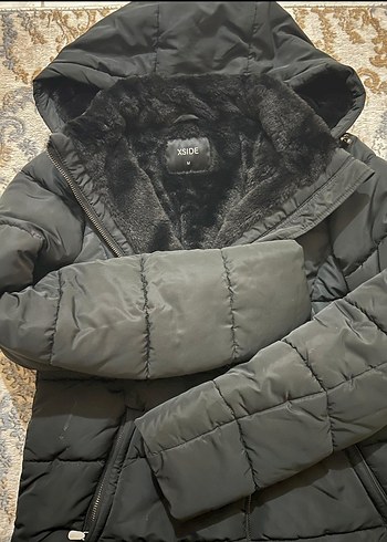 Siyah Kapüşonlu Kadın Kışlık Mont - Görsel 3