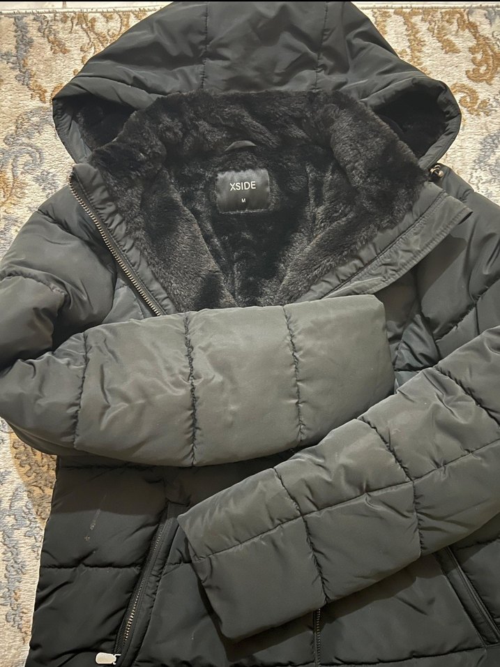 Siyah Kapüşonlu Kadın Kışlık Mont - Görsel 3