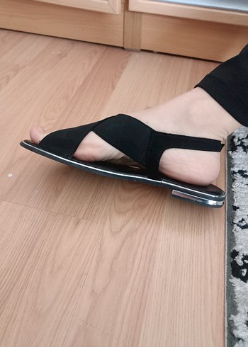 Siyah Rugan Tokalı İnce Topuklu Kadın Sandalet - Görsel 2