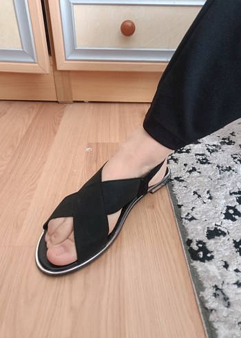 Siyah Rugan Tokalı İnce Topuklu Kadın Sandalet - Görsel 5