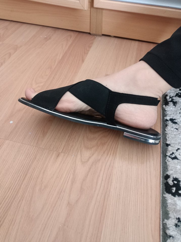 Siyah Rugan Tokalı İnce Topuklu Kadın Sandalet - Görsel 2