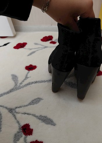 Siyah Tokalı Gotik Kadın Topuklu Bot 40 numara - Görsel 4