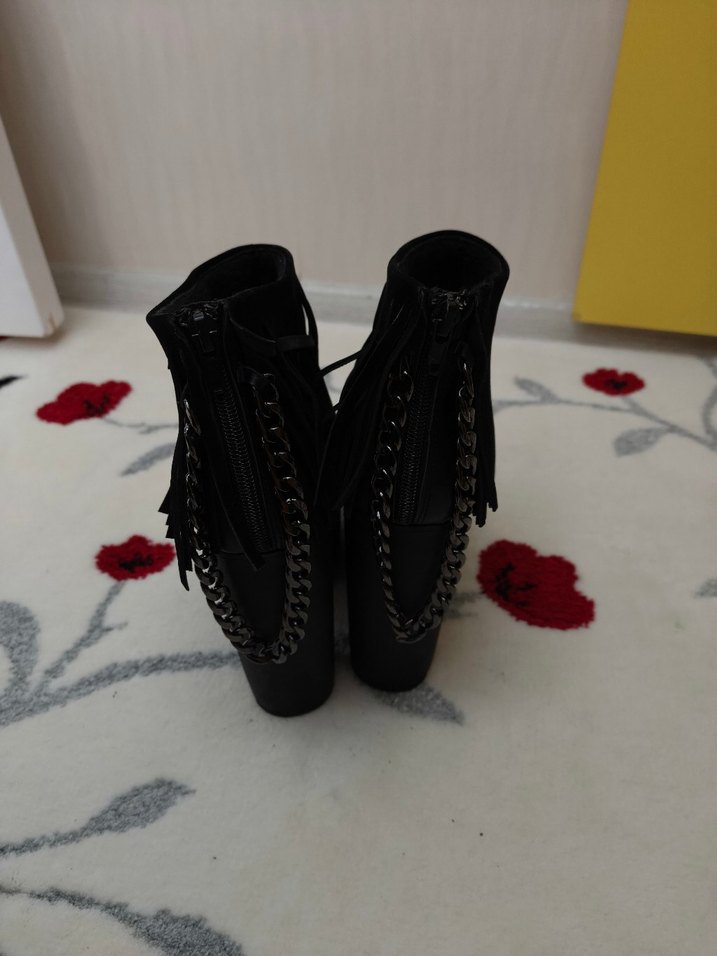 Siyah Süet Püsküllü Gotik Yüksek Topuklu Bot 39 numara - Görsel 3