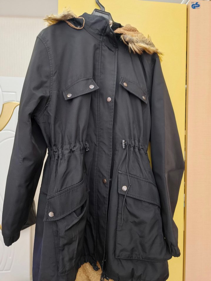 Kürk Detaylı Siyah Kadın Kışlık Ceket - Görsel 3