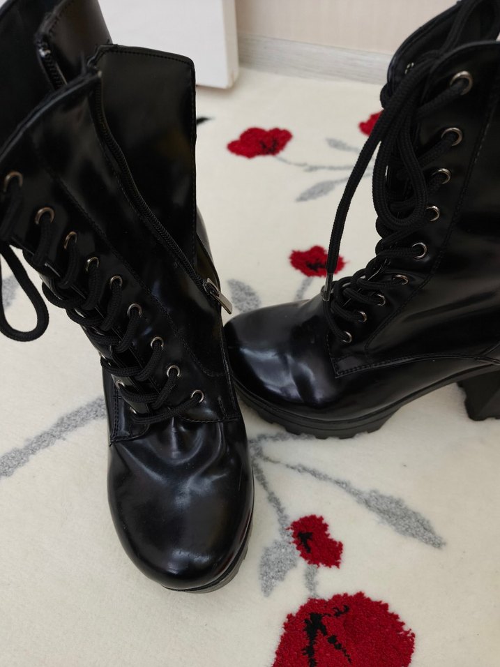 Siyah Platform Topuklu Gotik Kadın Botları - Görsel 3