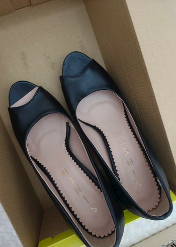 Kemer Detaylı Siyah Rugan Stiletto Topuklu Ayakkabı - Görsel 2