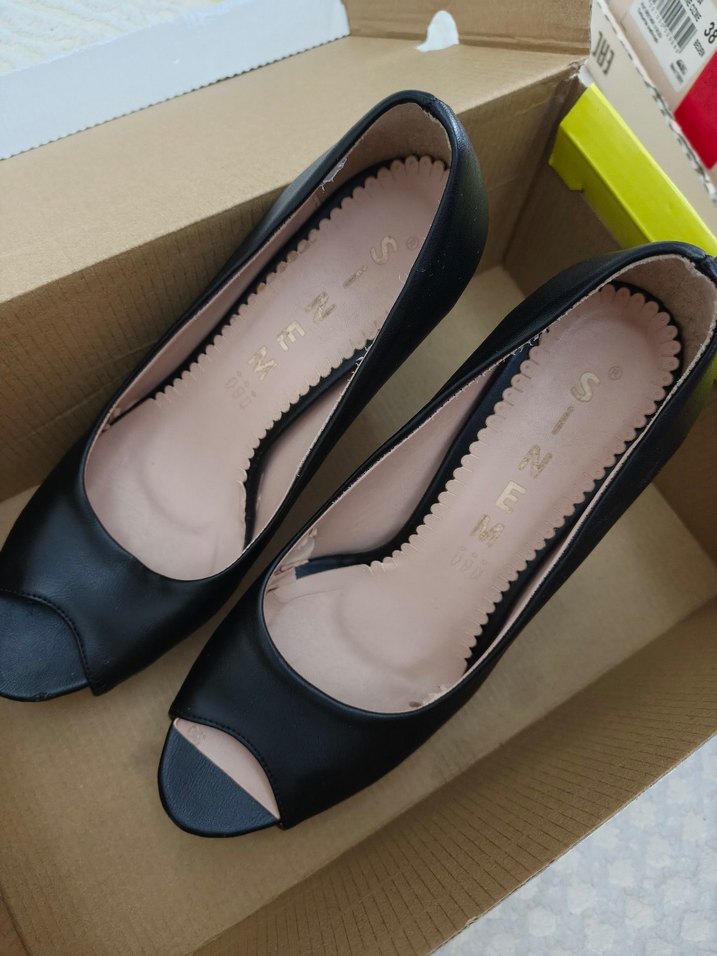 Kemer Detaylı Siyah Rugan Stiletto Topuklu Ayakkabı - Görsel 3