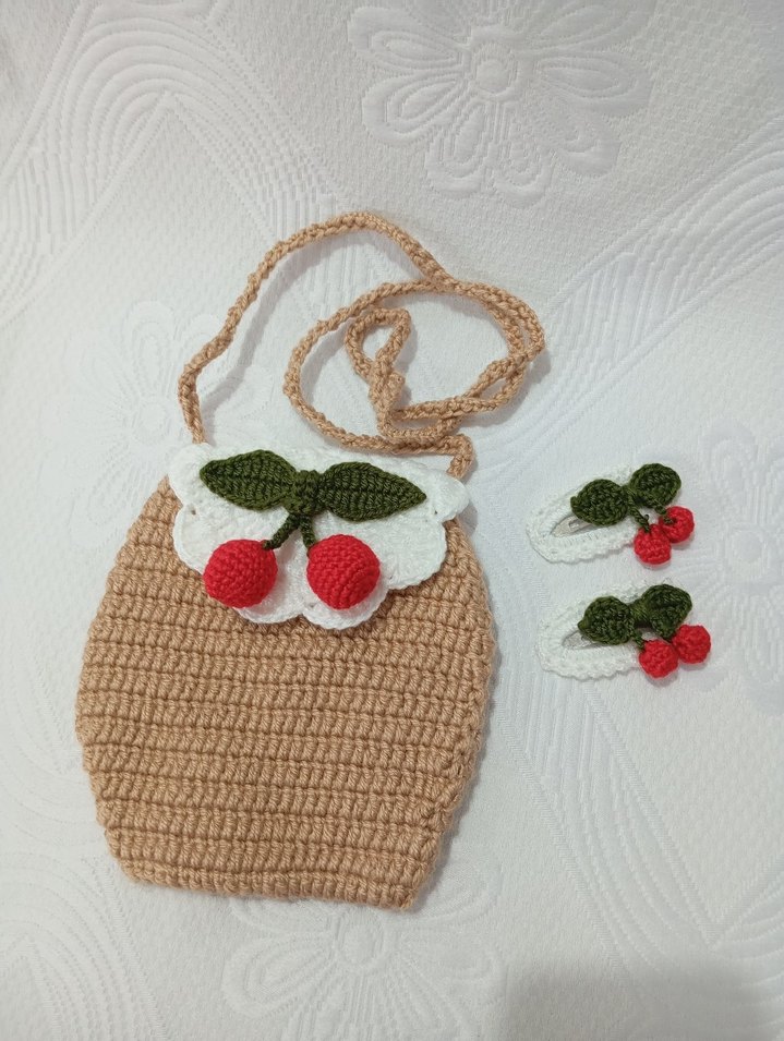 Nakışlı Kiraz Desenli Örgü Çanta ve Toka Seti - Görsel 2