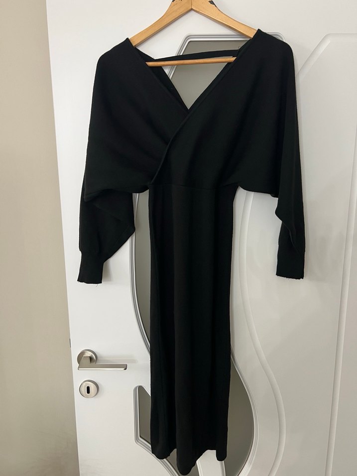 V Yaka Siyah Kadın Triko Midi Elbise - Görsel 3