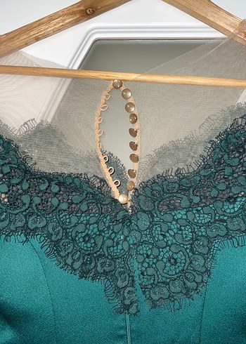 Zincir Detaylı V Yaka Turkuaz Uzun Abiye Elbise - Görsel 4