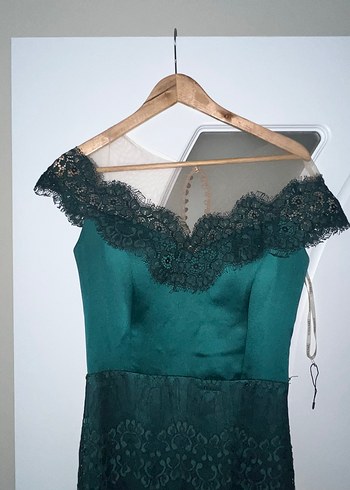 Zincir Detaylı V Yaka Turkuaz Uzun Abiye Elbise - Görsel 3