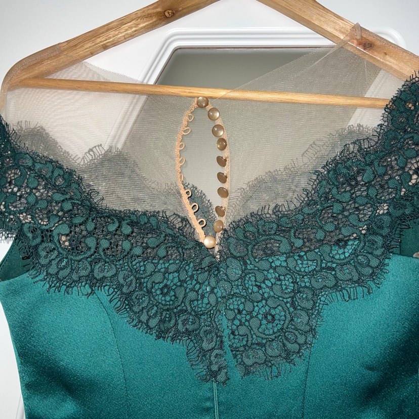 Zincir Detaylı V Yaka Turkuaz Uzun Abiye Elbise - Görsel 4