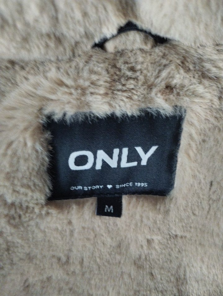 Siyah Kürklü Kadın Kışlık Mont - Görsel 3