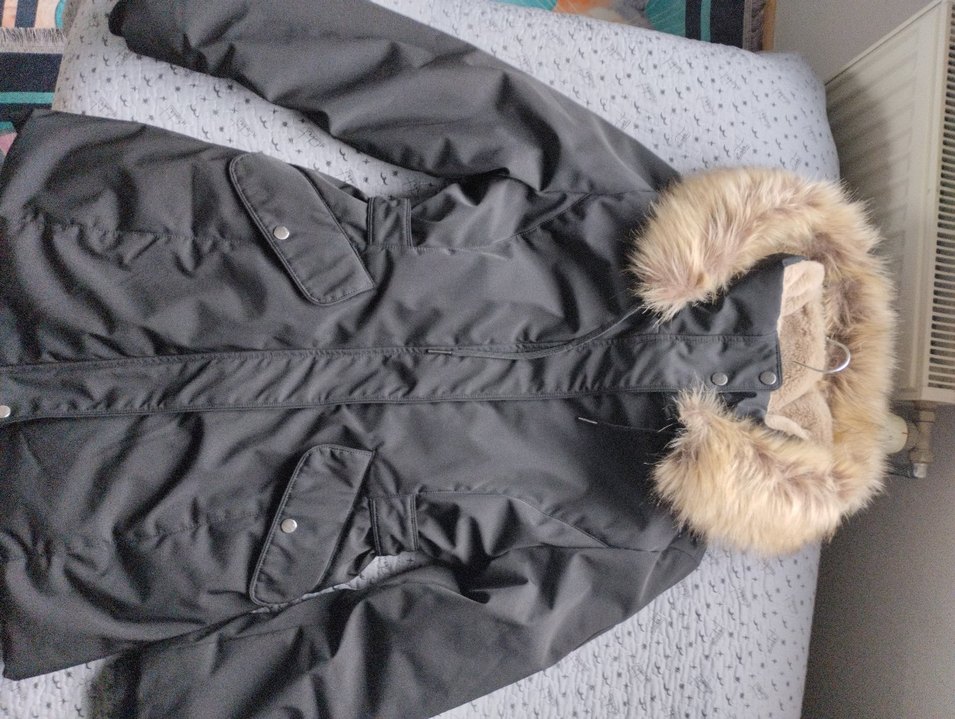 Siyah Kürklü Kadın Kışlık Mont - Görsel 4