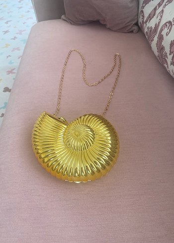 Uzun Zincir Detaylı Parlak gold çanta - Görsel 3