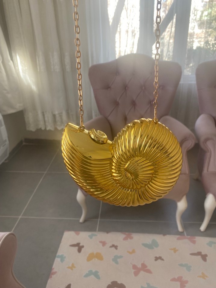 Uzun Zincir Detaylı Parlak gold çanta - Görsel 2