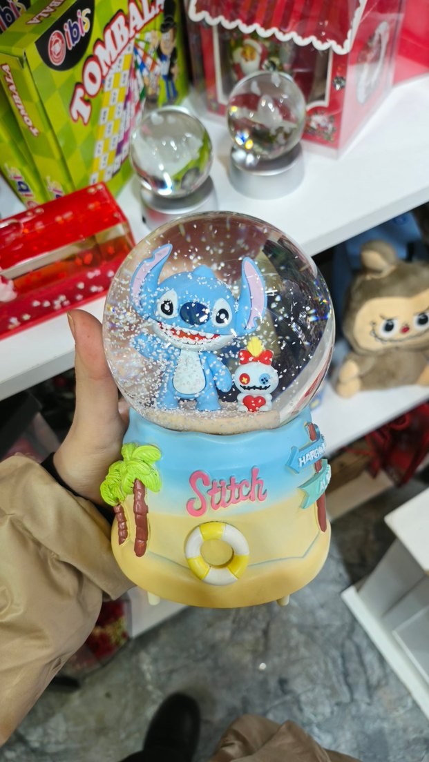 Renkli Stitch Kar Küresi Figür - Görsel 2