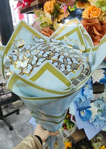 Çok Renkli Pullu Kelebek buketi - Görsel 2