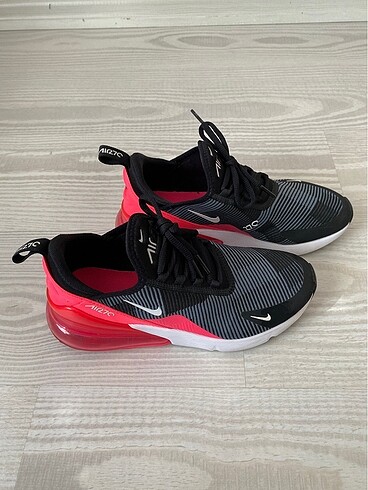 39 Beden Nike Airmax 270