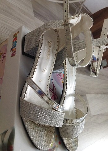 Gri Yüksek Topuklu Kemerli çocuk topuklu Ayakkabı - Görsel 4