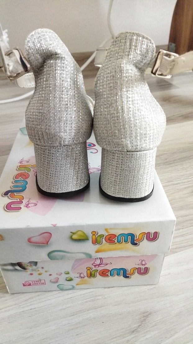 Gri Yüksek Topuklu Kemerli çocuk topuklu Ayakkabı - Görsel 3