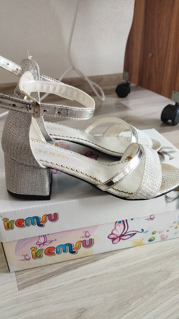 Gri Yüksek Topuklu Kemerli çocuk topuklu Ayakkabı - Görsel 2