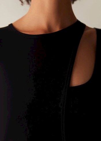 Siyah Asimetrik Kesim Crop Top - Görsel 4