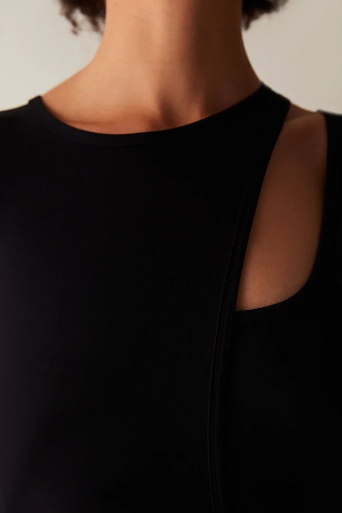 Siyah Asimetrik Kesim Crop Top - Görsel 4