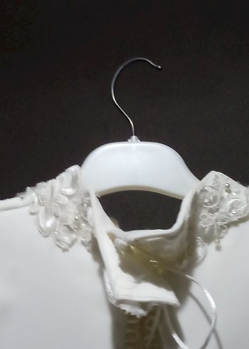 Yüksek Yakalı Beyaz İşlemeli Uzun Kollu Nişan Elbisesi - Görsel 6