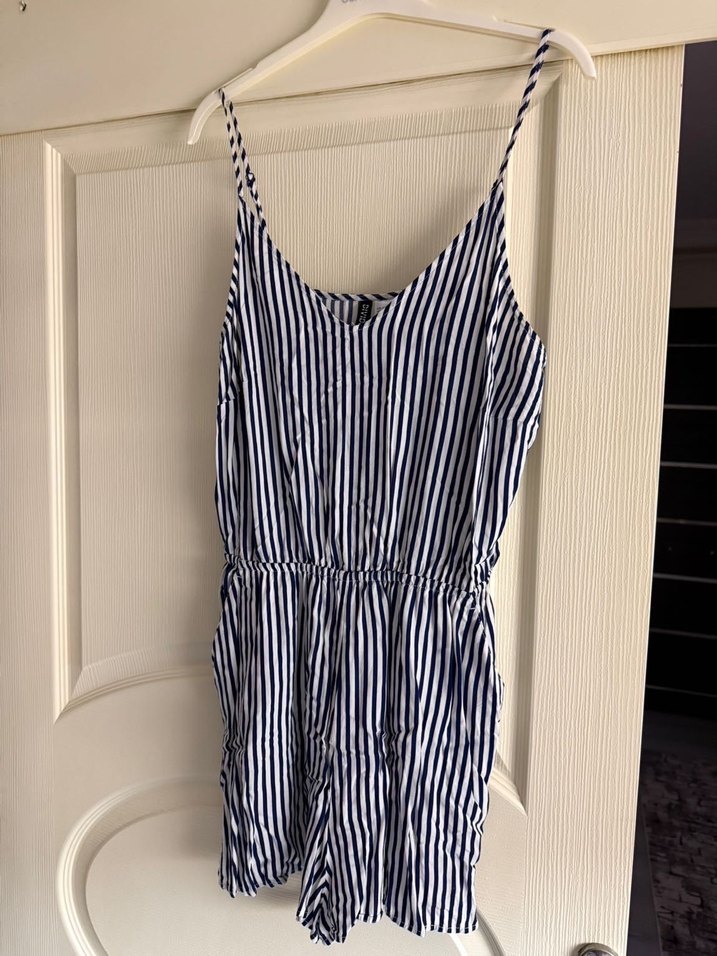 Çizgili Askılı Şort Tulum - Görsel 2