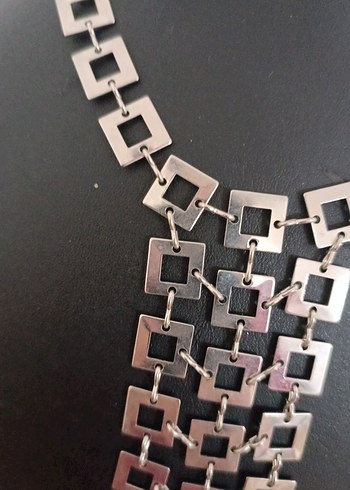 Uzun Zincirli Avant-Garde Kareli Kadın Kolye - Görsel 3