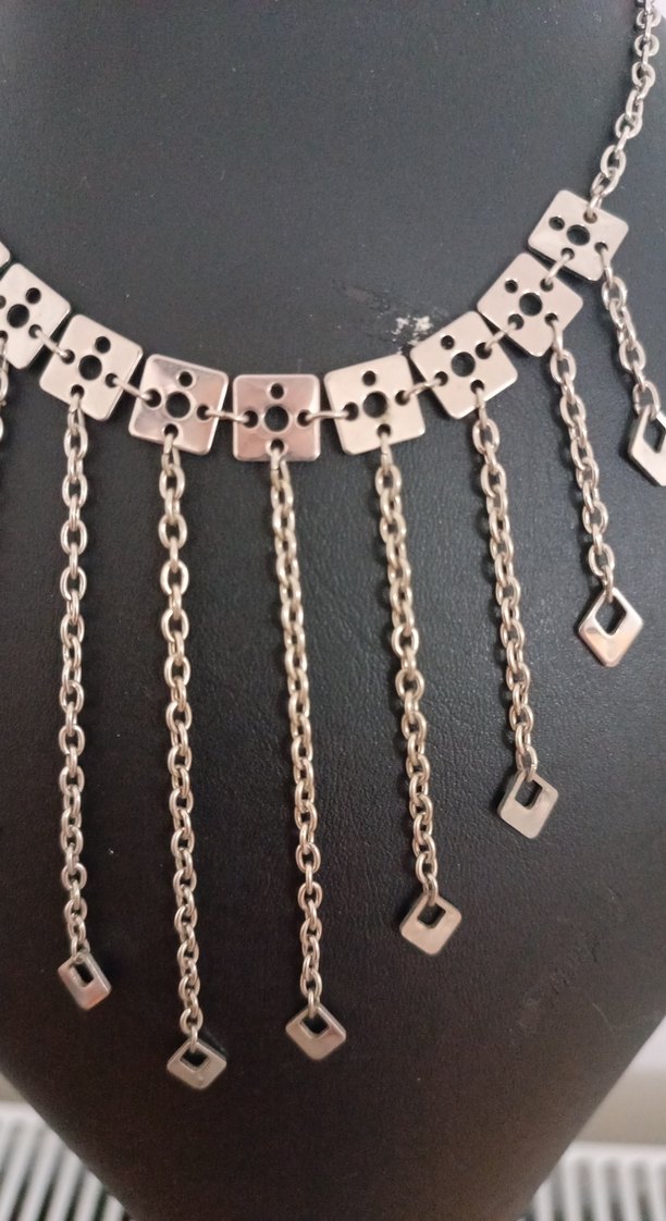 Zincir Detaylı Siyah Kareli Gotik Kolye - Görsel 2