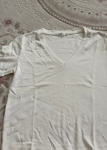 Beyaz V Yaka Kadın Pamuklu Tişört - Görsel 2