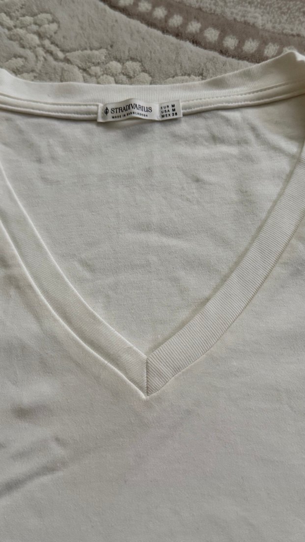 Beyaz V Yaka Kadın Pamuklu Tişört - Görsel 3