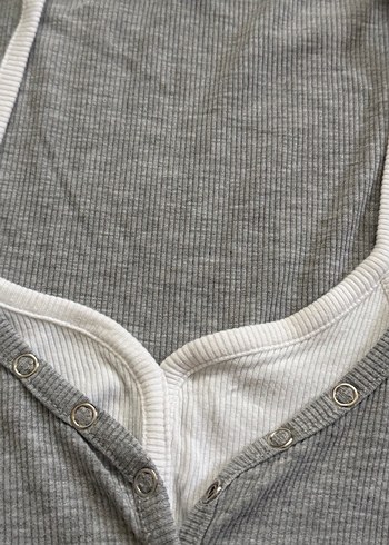 Gri V Yaka Düğmeli Uzun Kollu Kadın Kazak - Görsel 2