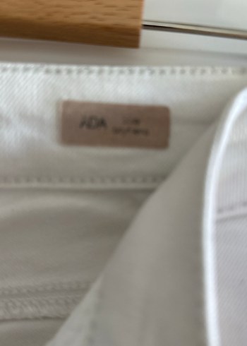 Düğmeli Beyaz Kadın Kot Pantolon - Görsel 5