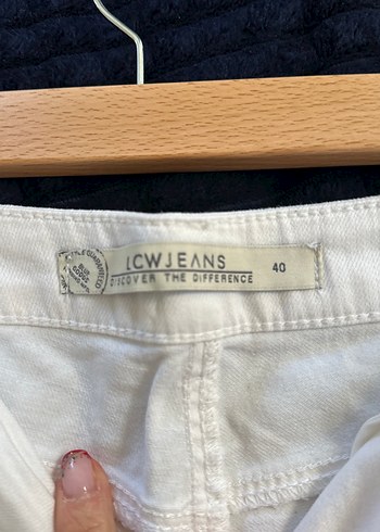 Beyaz Mini Kot Şort Rahat Kesim - Görsel 3