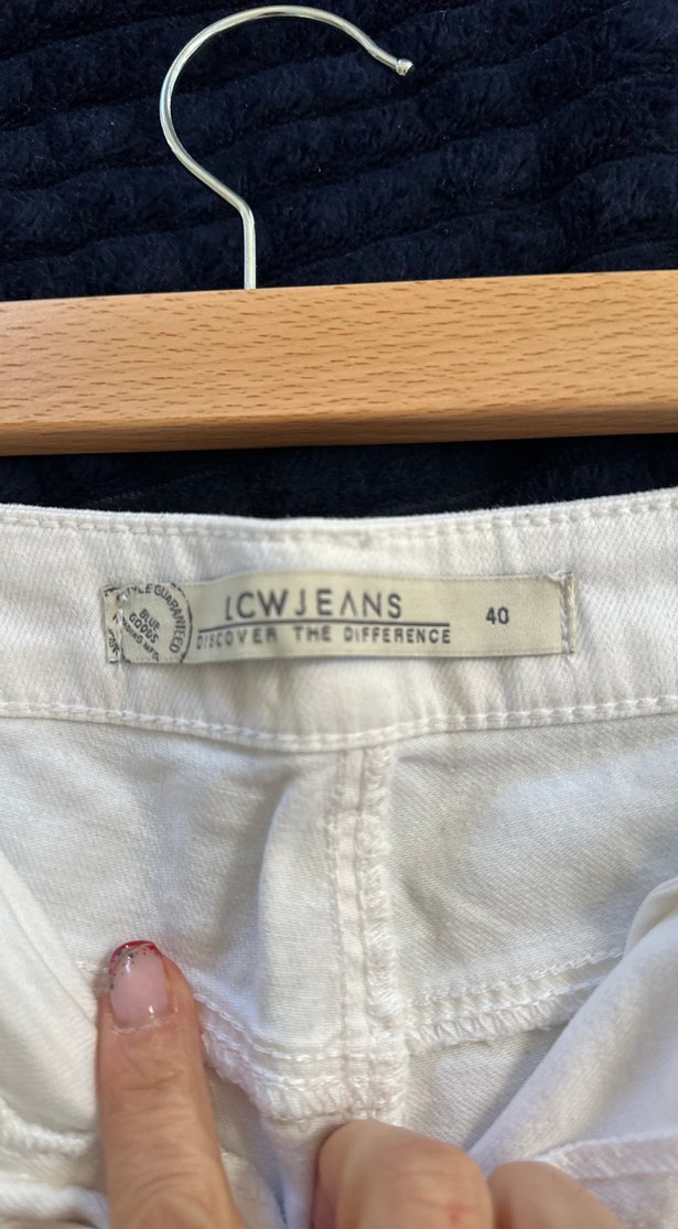 Beyaz Mini Kot Şort Rahat Kesim - Görsel 3