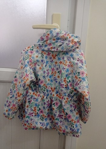 Kız Çocuk Renkli Çiçek Desenli Kapüşonlu Yağmurluk - Görsel 4