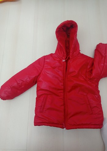 Kız Çocuk Kapüşonlu Kırmızı Mont - Görsel 3